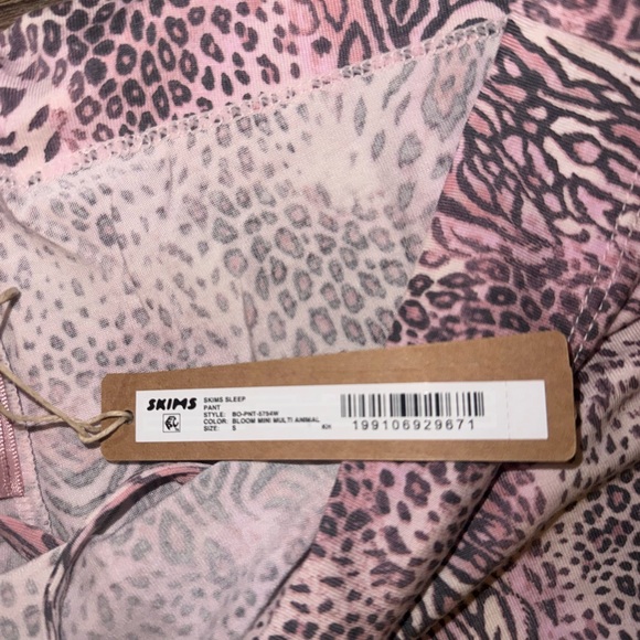 NWT SKIMS Sleepwear Set Tank/Pants Bloom in Mini Multi Animal - Picture 7 of 11